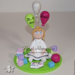 Figurine petite fille et ses jouets